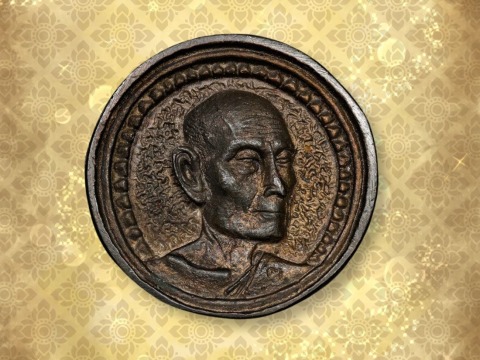 ล้อแม็กใหญ่ เนื้อนวโลหะ